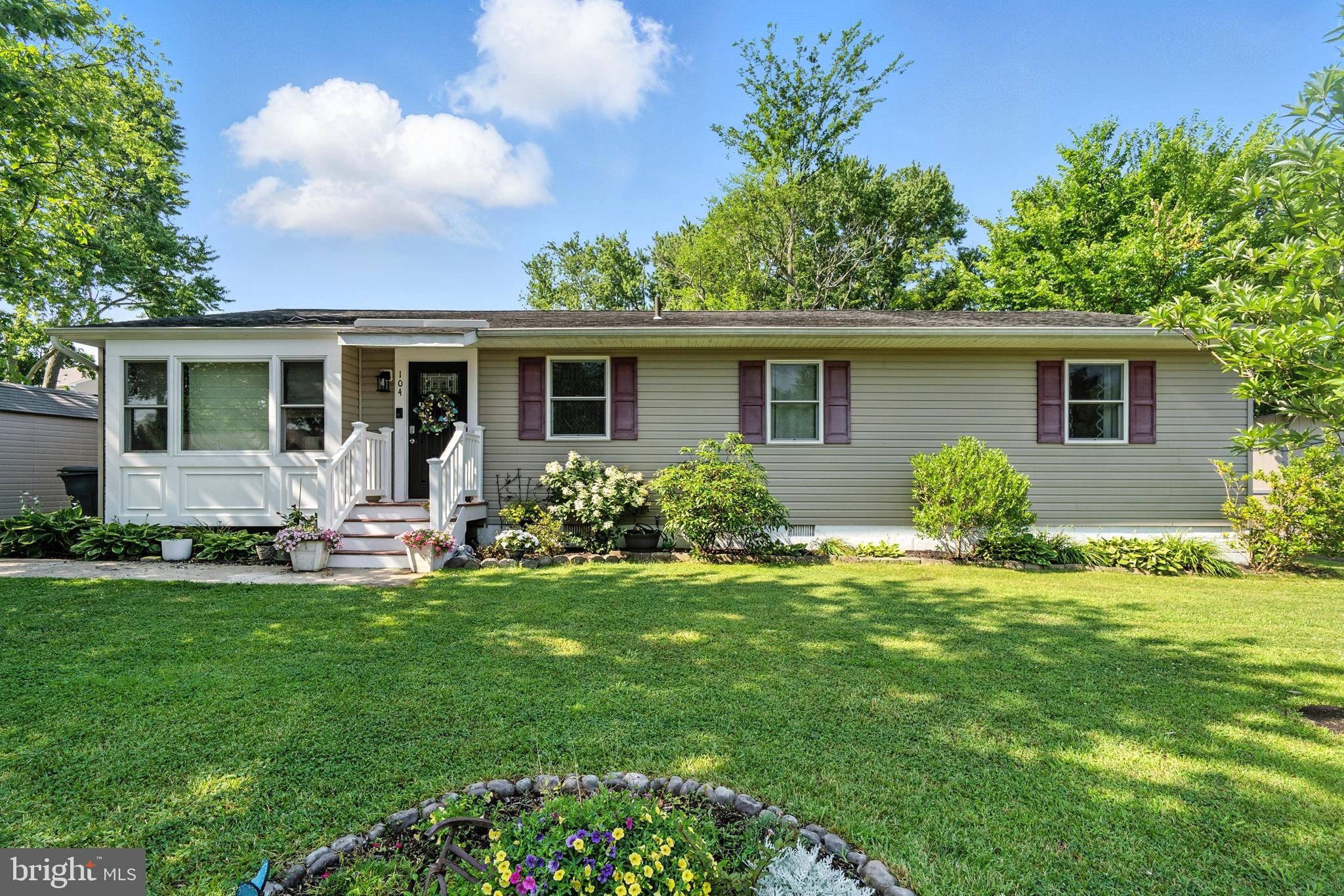 104 Thompson Ave