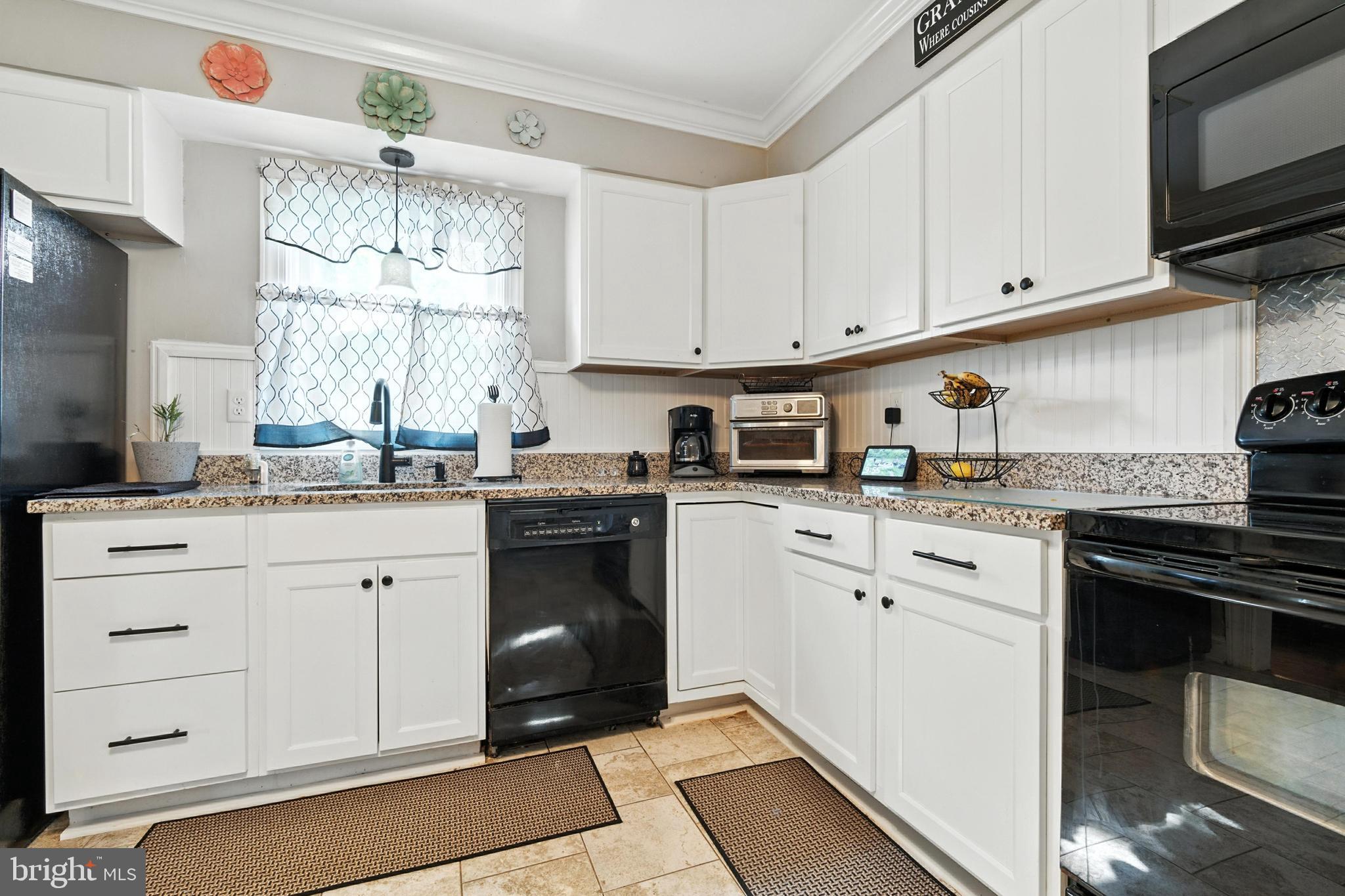 104 Thompson Ave