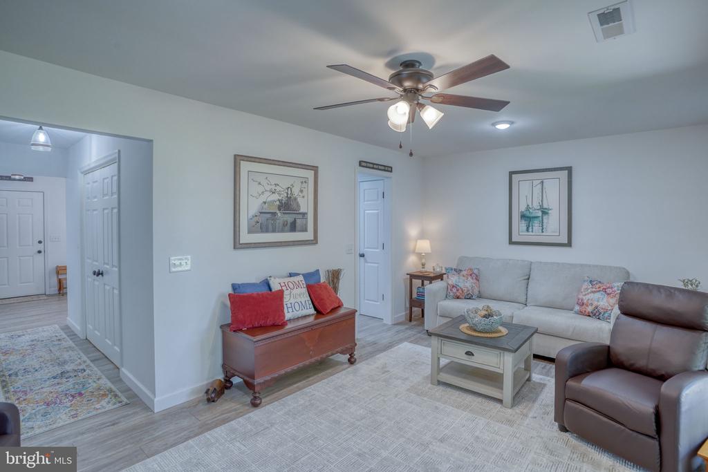 1033 DUNDEE COURT 5