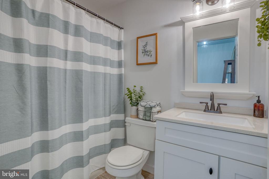 1033 DUNDEE COURT 5