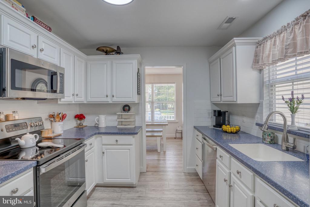 1033 DUNDEE COURT 5