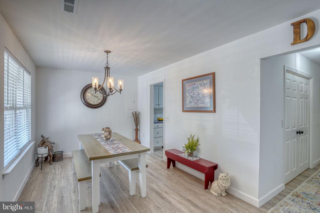 1033 DUNDEE COURT 5