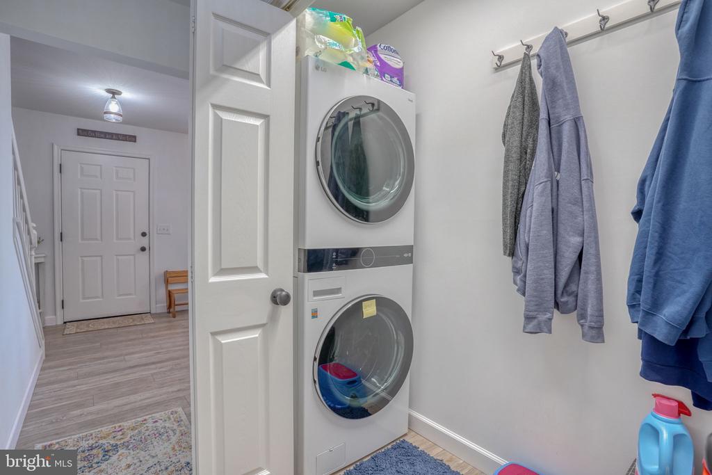 1033 DUNDEE COURT 5