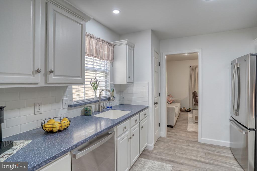 1033 DUNDEE COURT 5