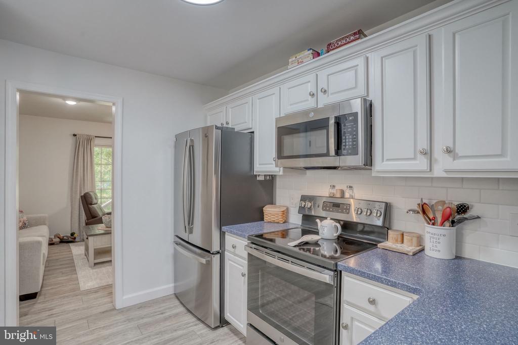 1033 DUNDEE COURT 5