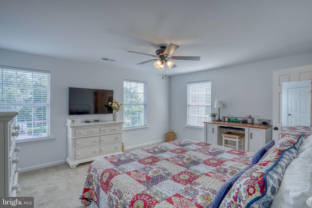 1033 DUNDEE COURT 5