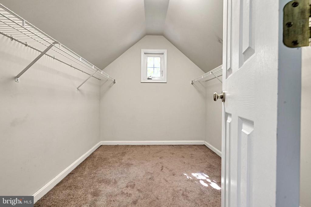 202 RIDGEVIEW COURT