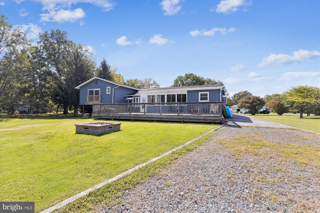 145 N LAKE DRIVE