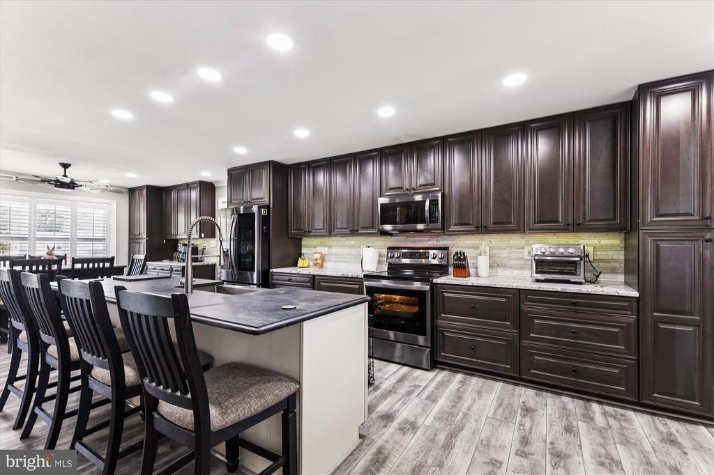 145 N LAKE DRIVE
