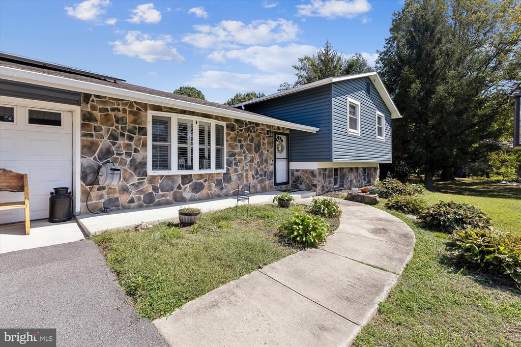 145 N LAKE DRIVE