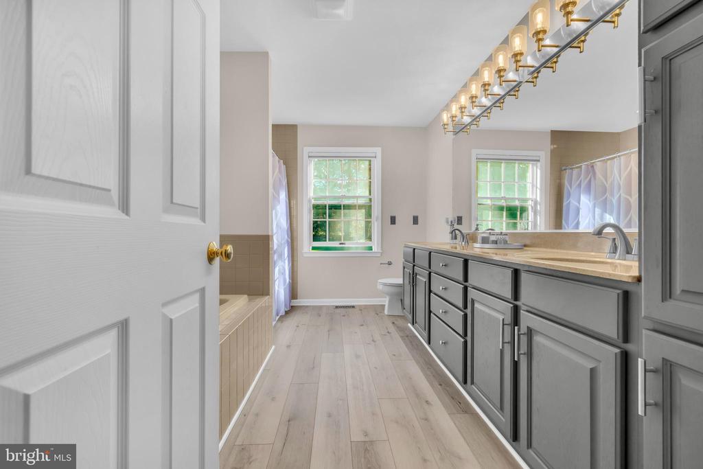 235 WYE KNOT COURT