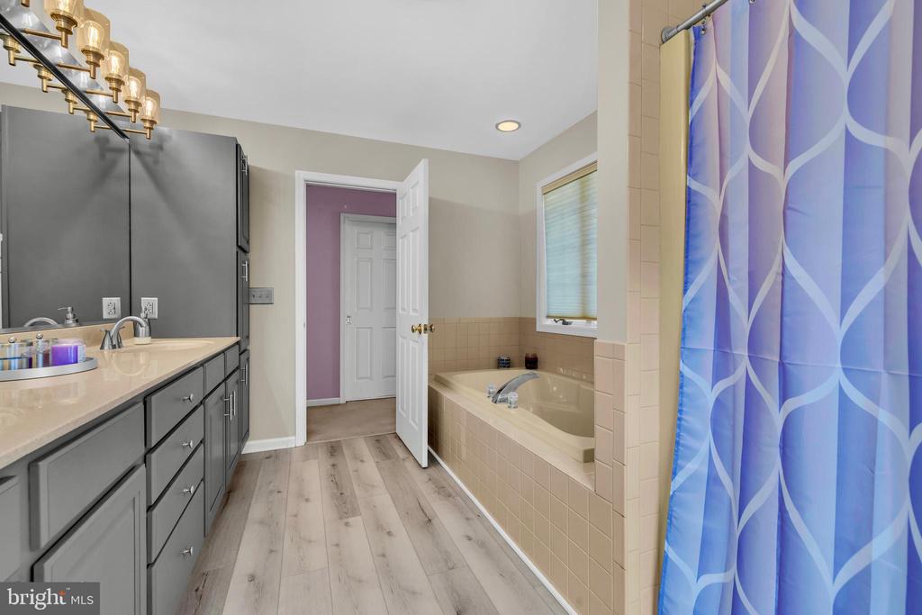 235 WYE KNOT COURT