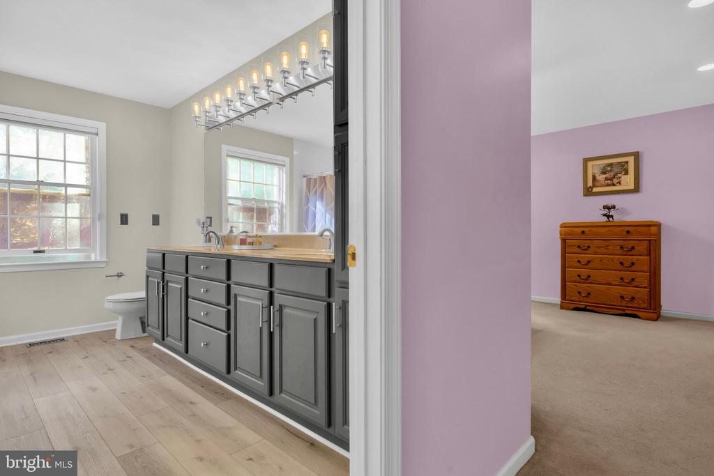 235 WYE KNOT COURT