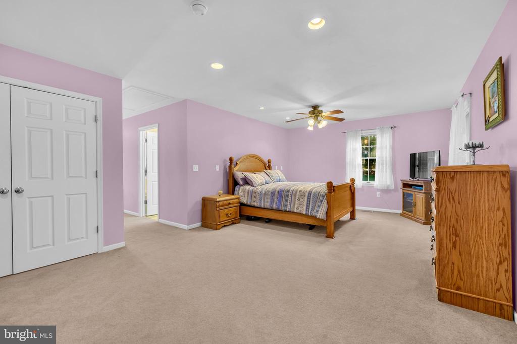 235 WYE KNOT COURT