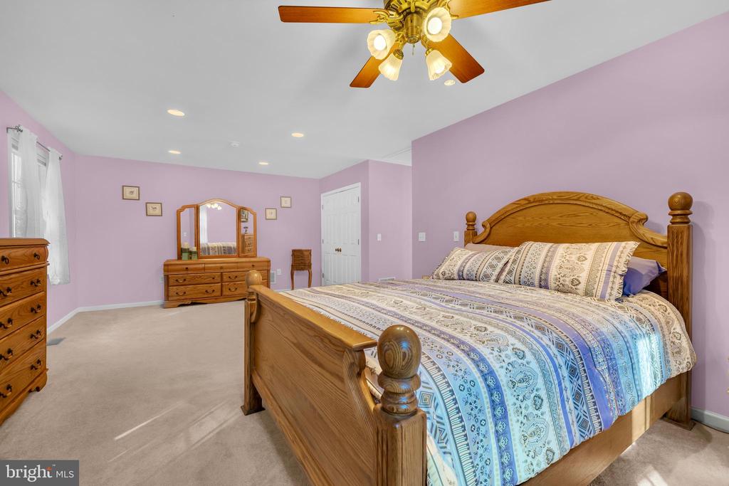 235 WYE KNOT COURT