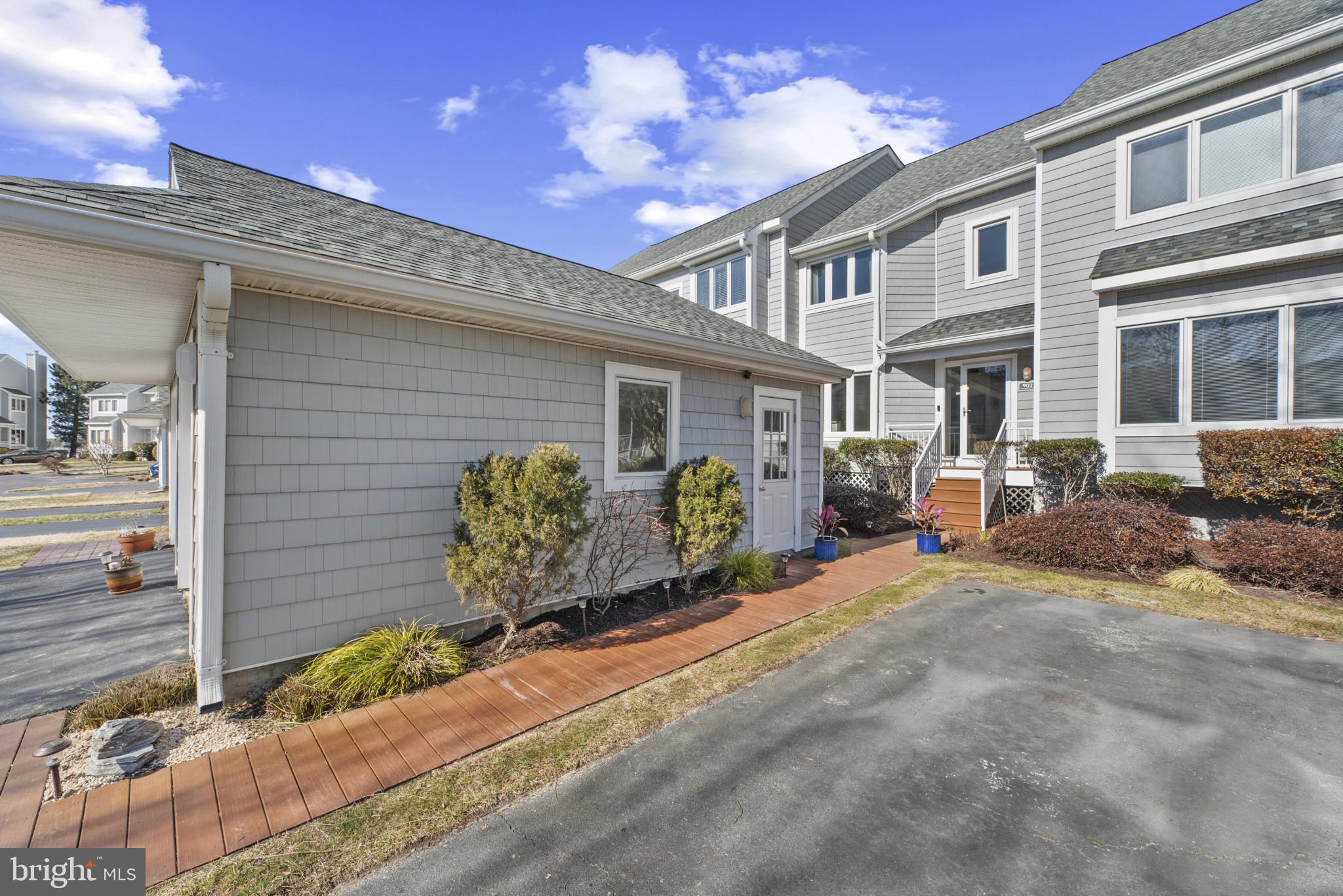 902 OYSTER COVE DRIVE