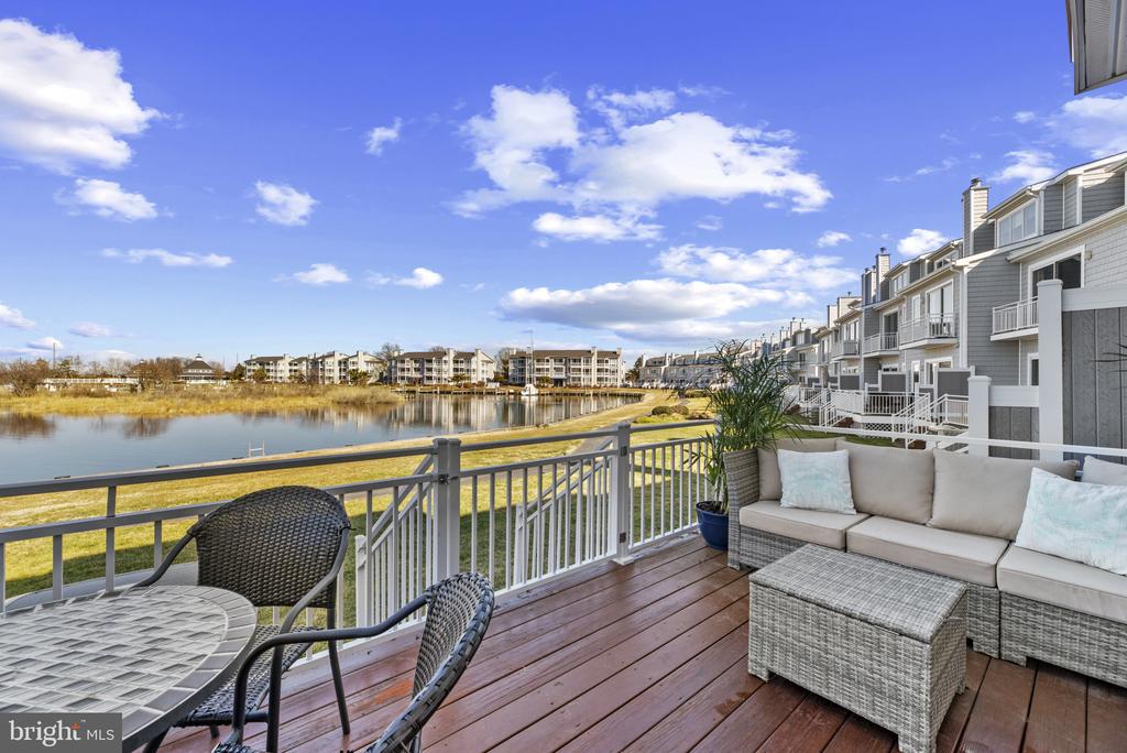 902 OYSTER COVE DRIVE