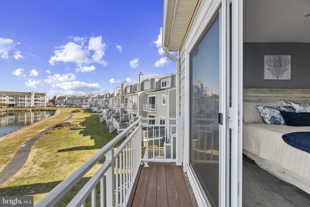 902 OYSTER COVE DRIVE
