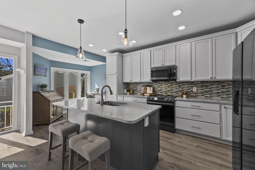 902 OYSTER COVE DRIVE