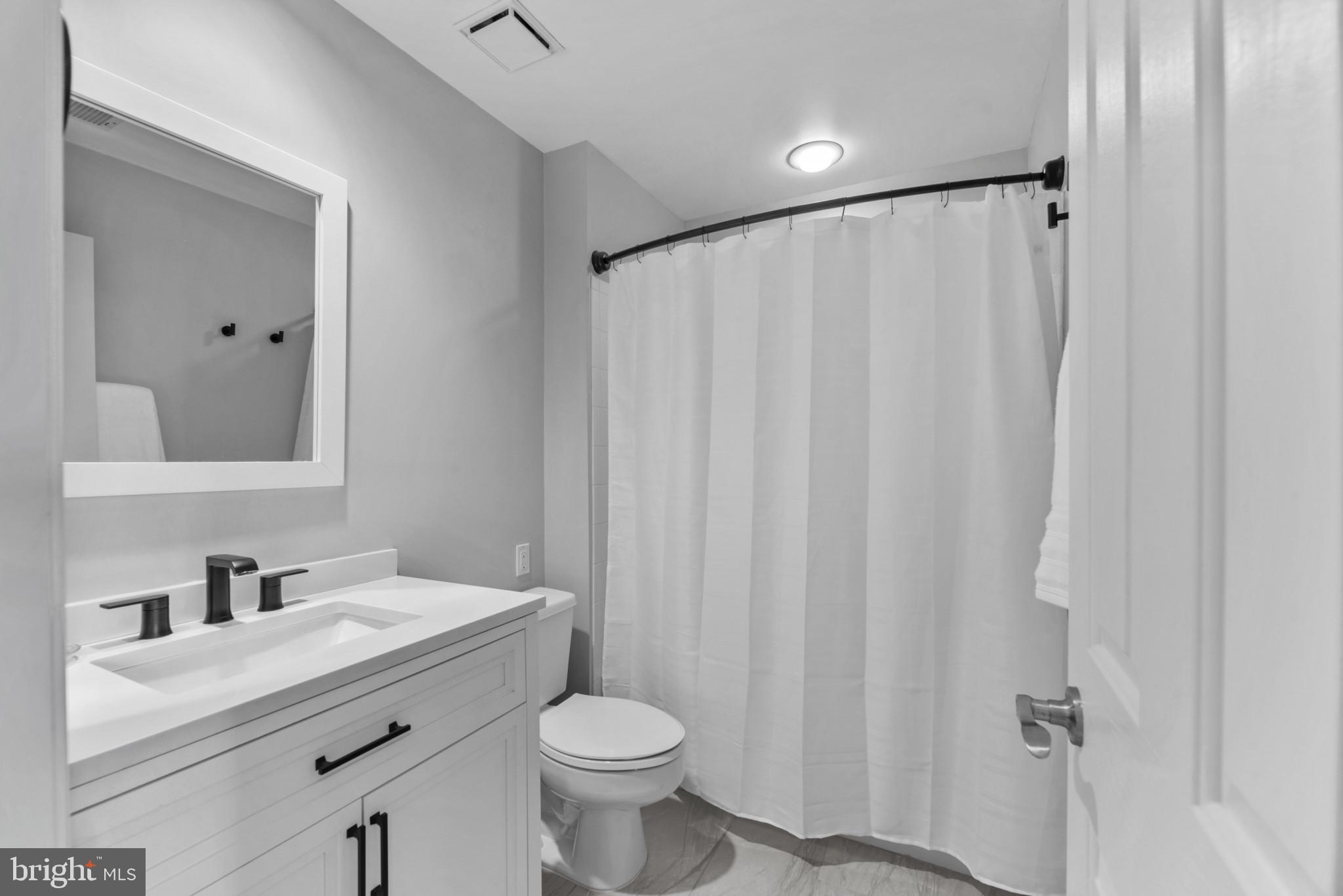 902 OYSTER COVE DRIVE