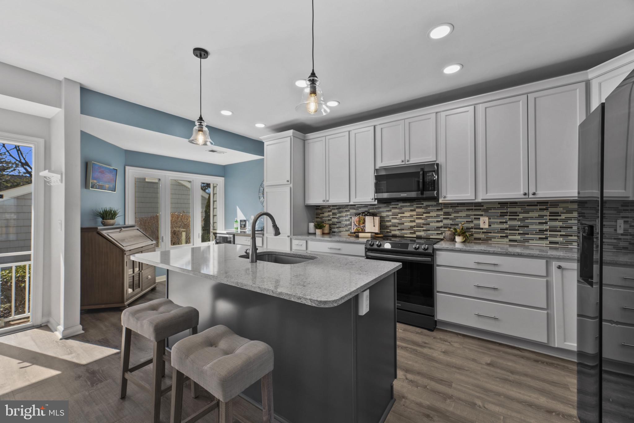 902 OYSTER COVE DRIVE