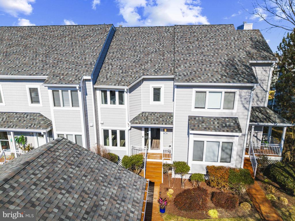 902 OYSTER COVE DRIVE