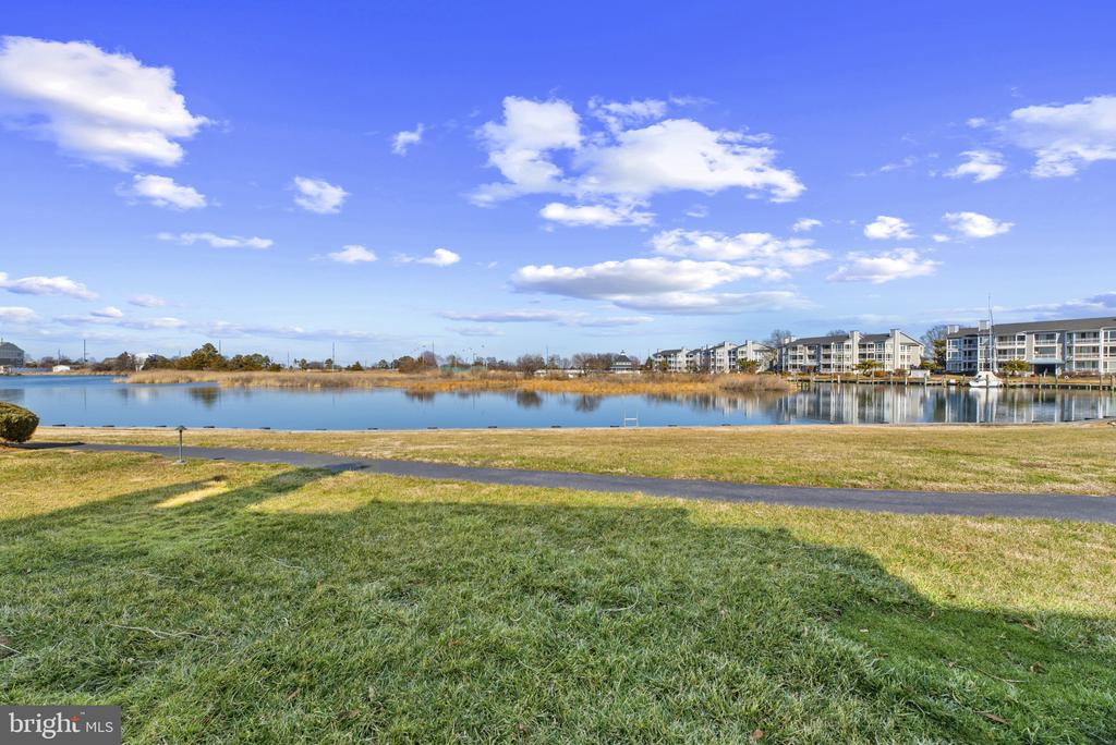 902 OYSTER COVE DRIVE