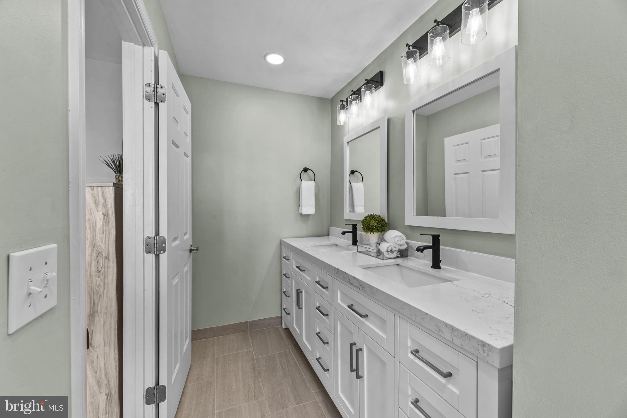 902 OYSTER COVE DRIVE