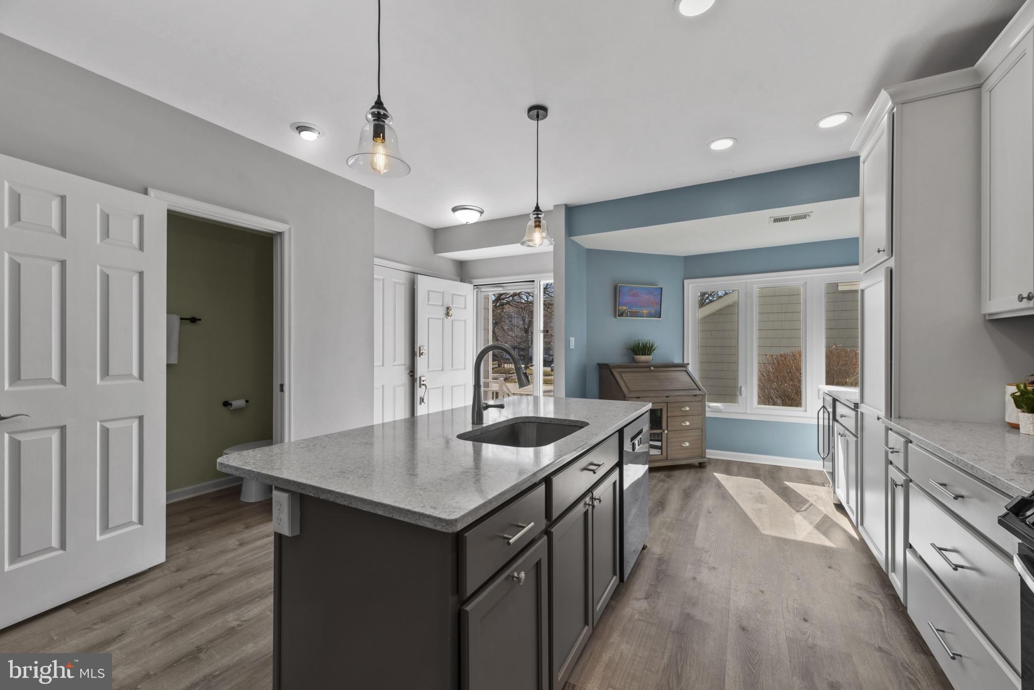 902 OYSTER COVE DRIVE