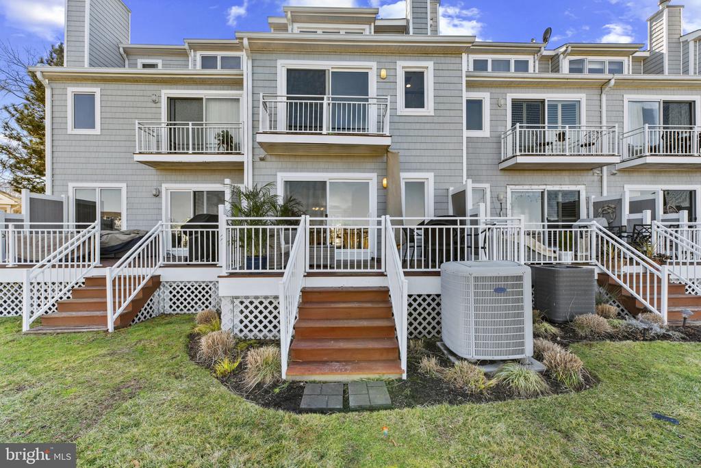 902 OYSTER COVE DRIVE