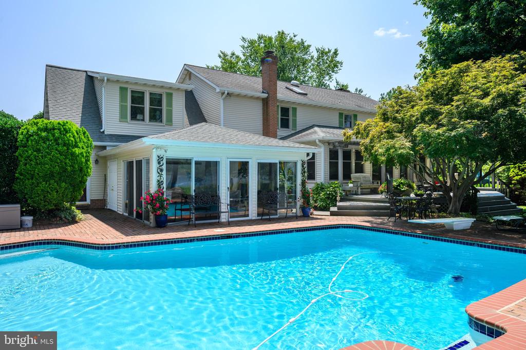 405 QUAIL RUN DRIVE