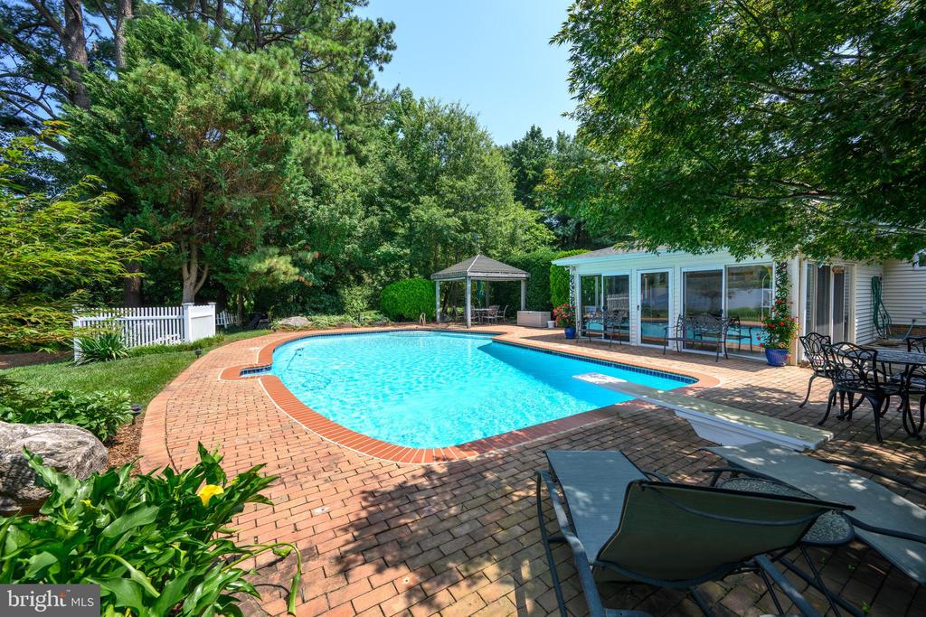 405 QUAIL RUN DRIVE