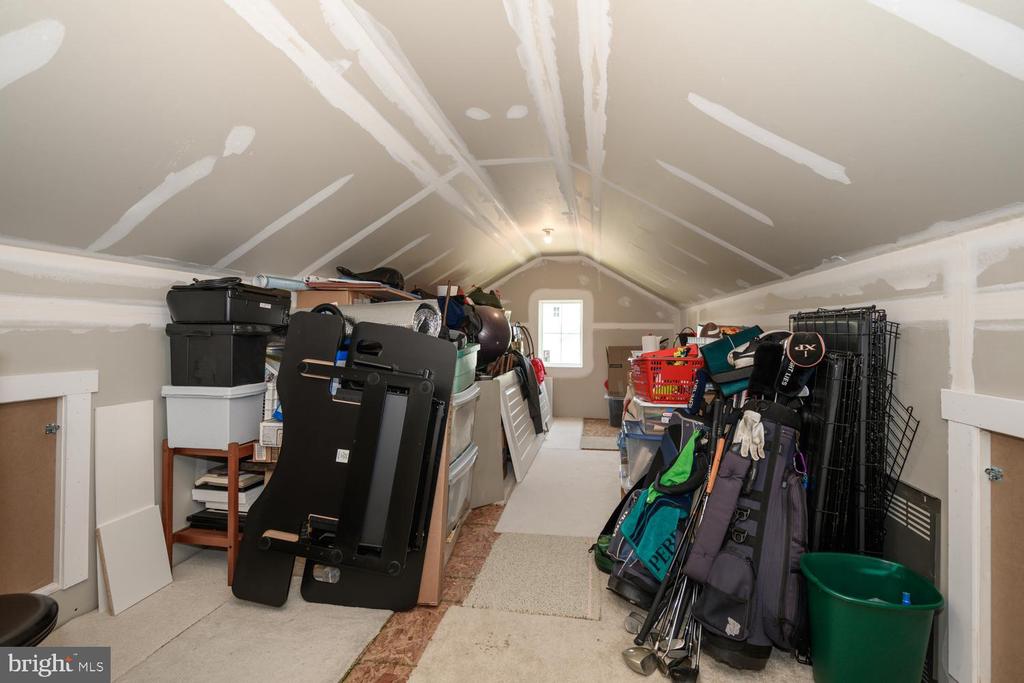 214 BAYBERRY DRIVE