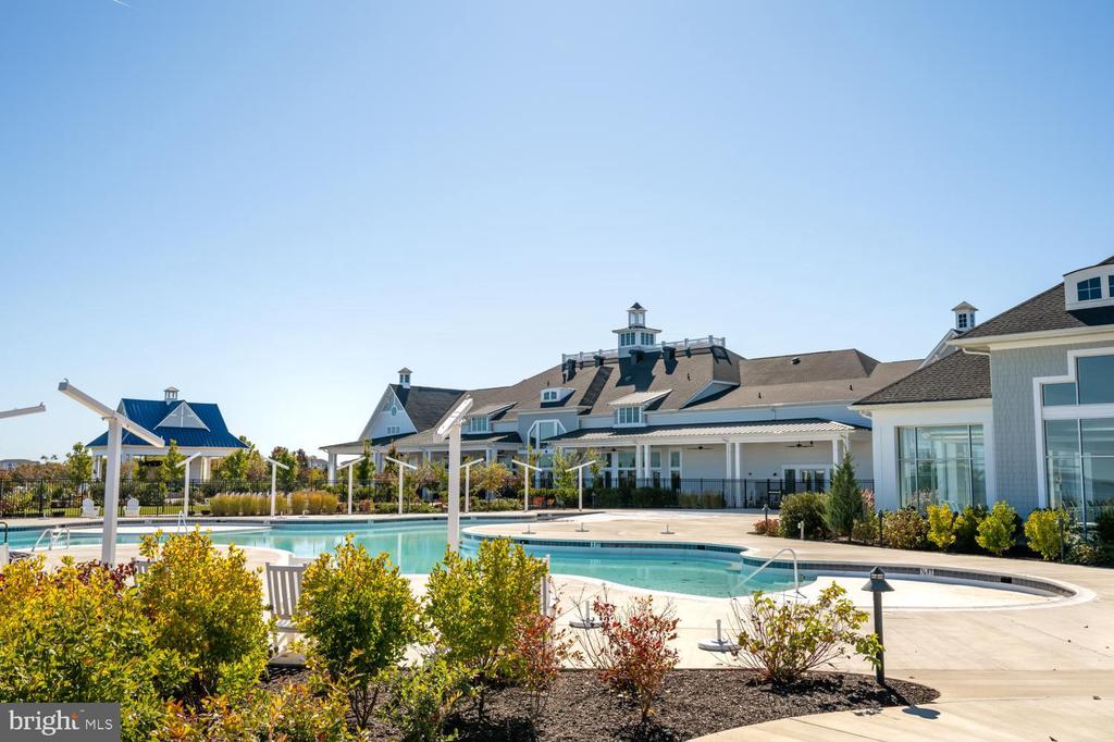 214 BAYBERRY DRIVE