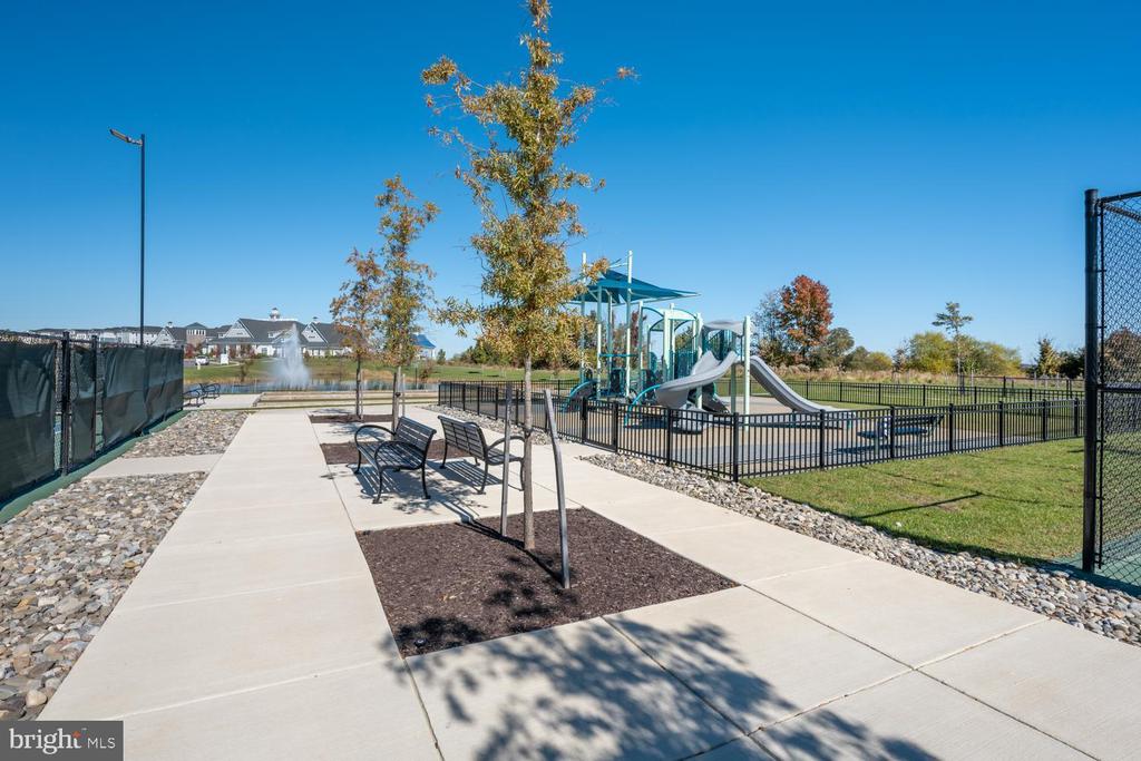 214 BAYBERRY DRIVE
