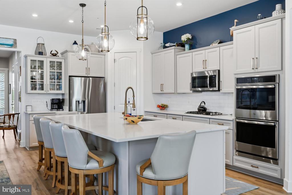 214 BAYBERRY DRIVE