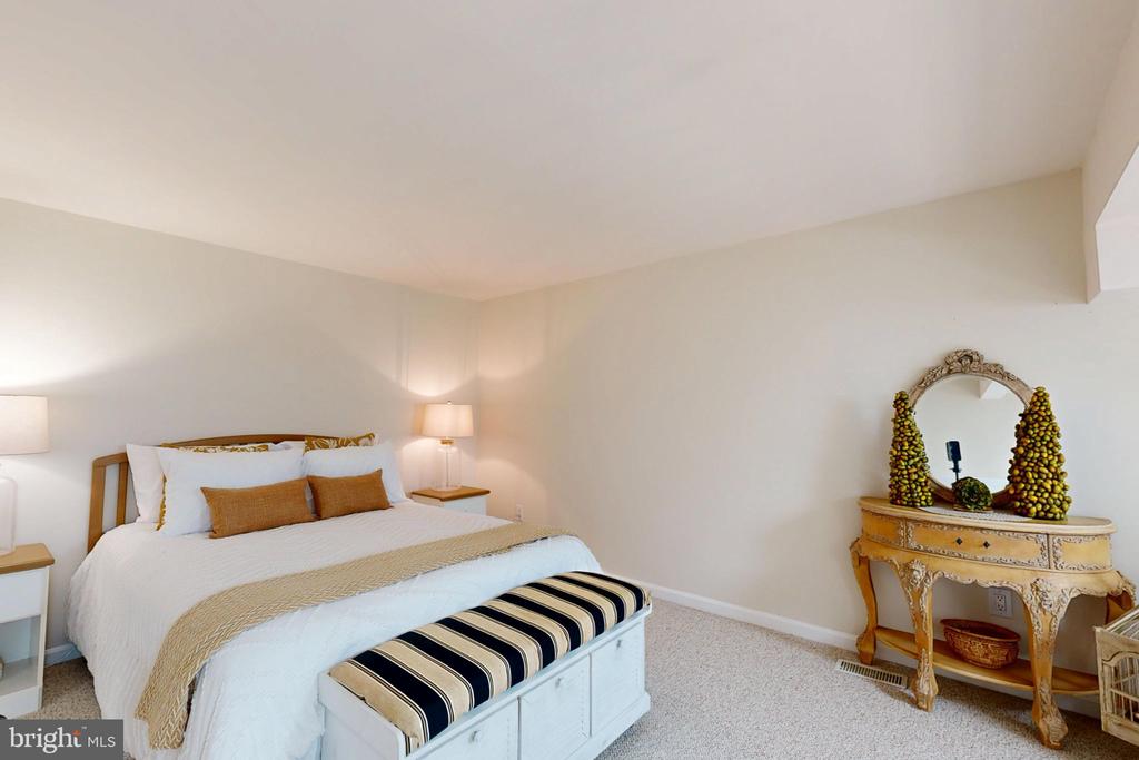 15 QUEEN ANNE WAY Unit: E