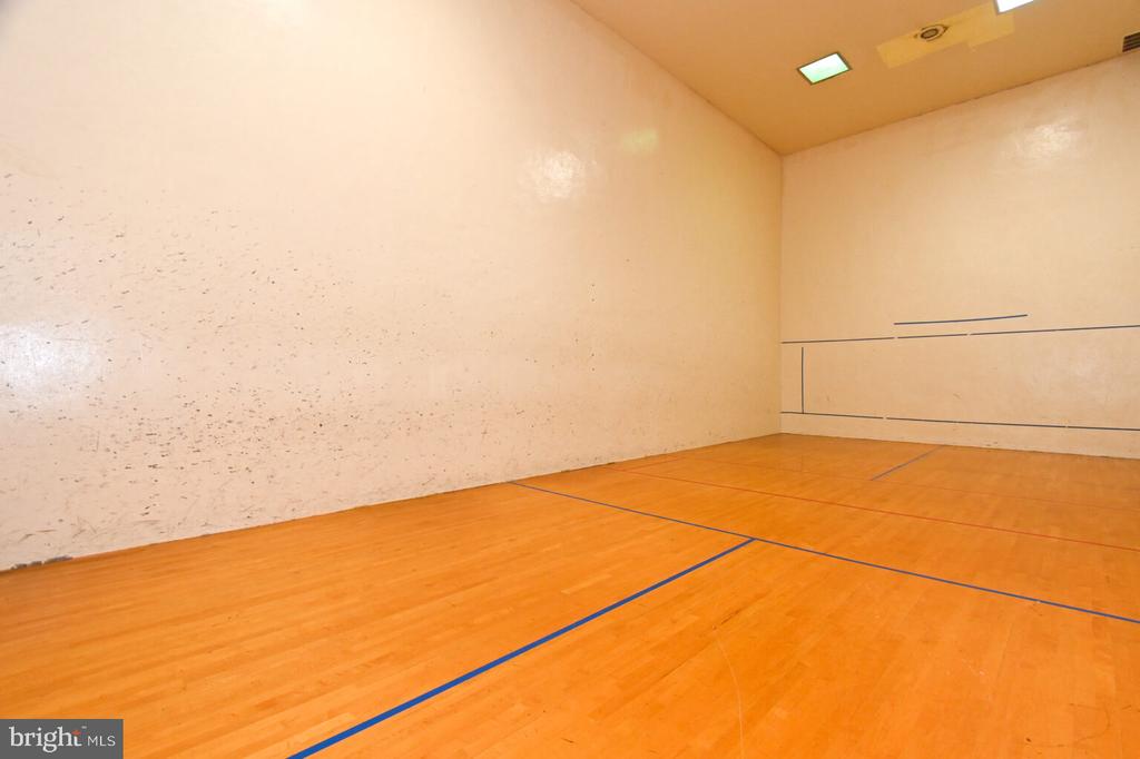 15 QUEEN ANNE WAY Unit: E