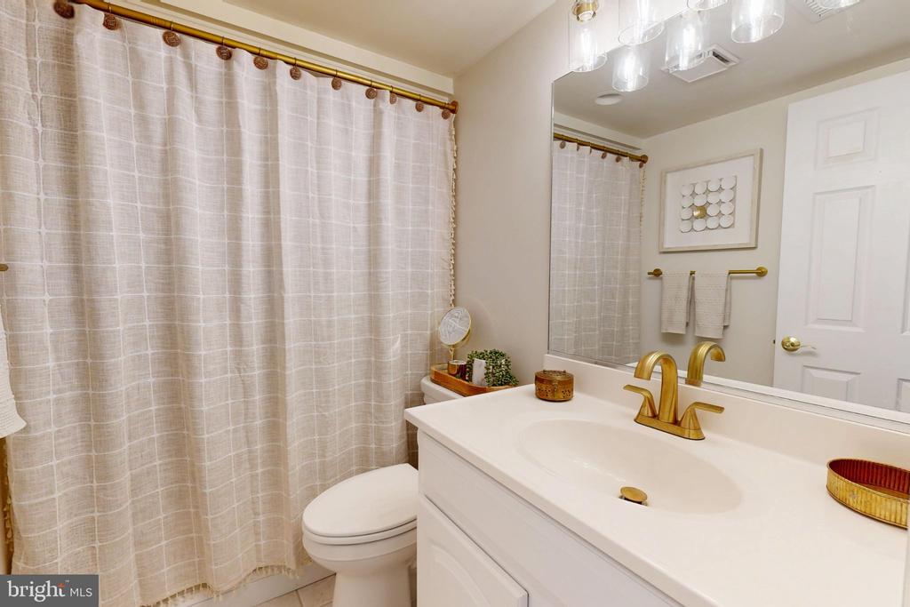15 QUEEN ANNE WAY Unit: E