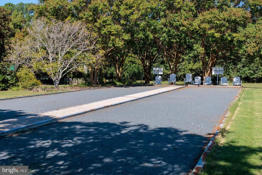 102 GOLF COURT