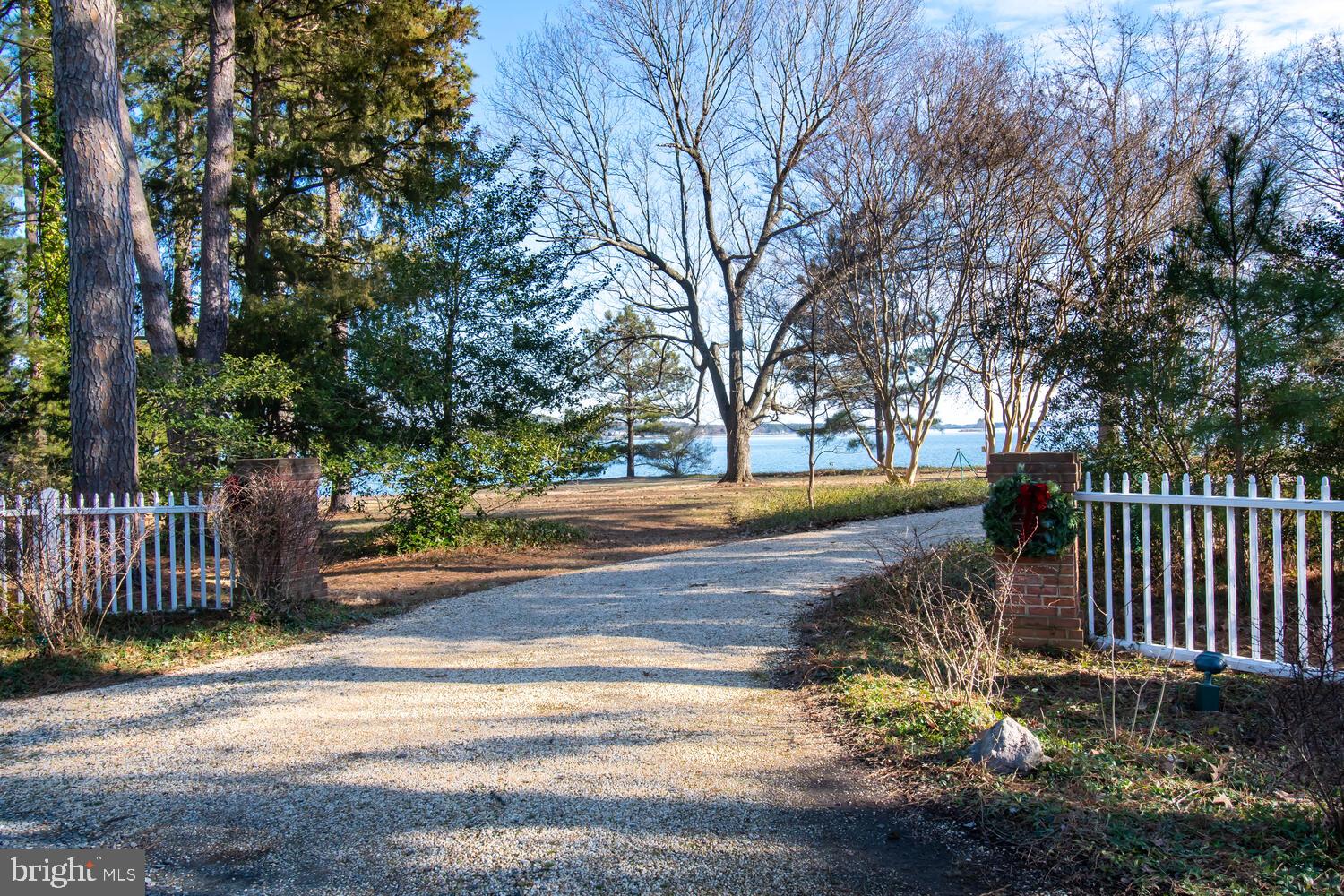 24047 Oak Point Rd