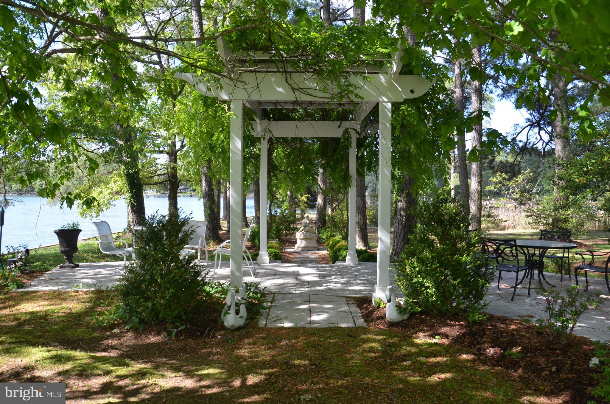 24047 Oak Point Rd
