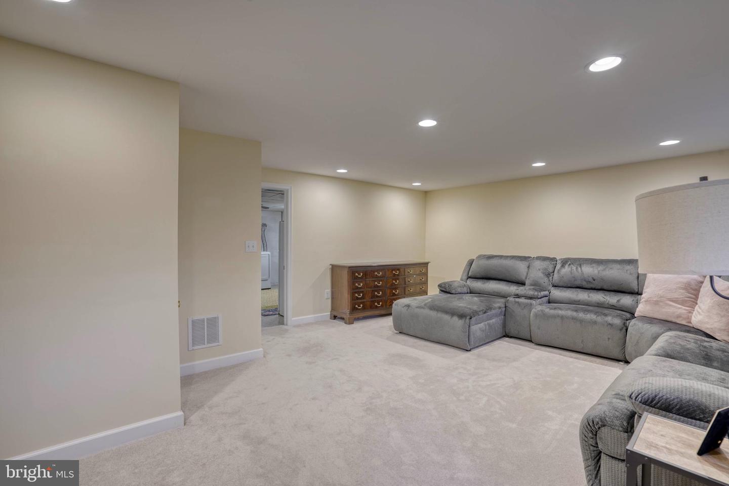 9285 Honeysuckle Dr