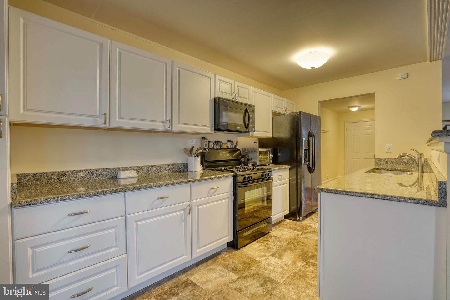 9285 Honeysuckle Dr