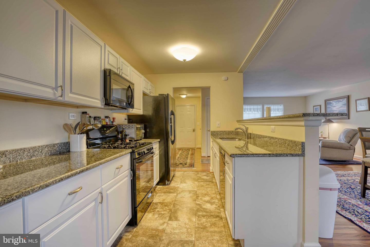 9285 Honeysuckle Dr