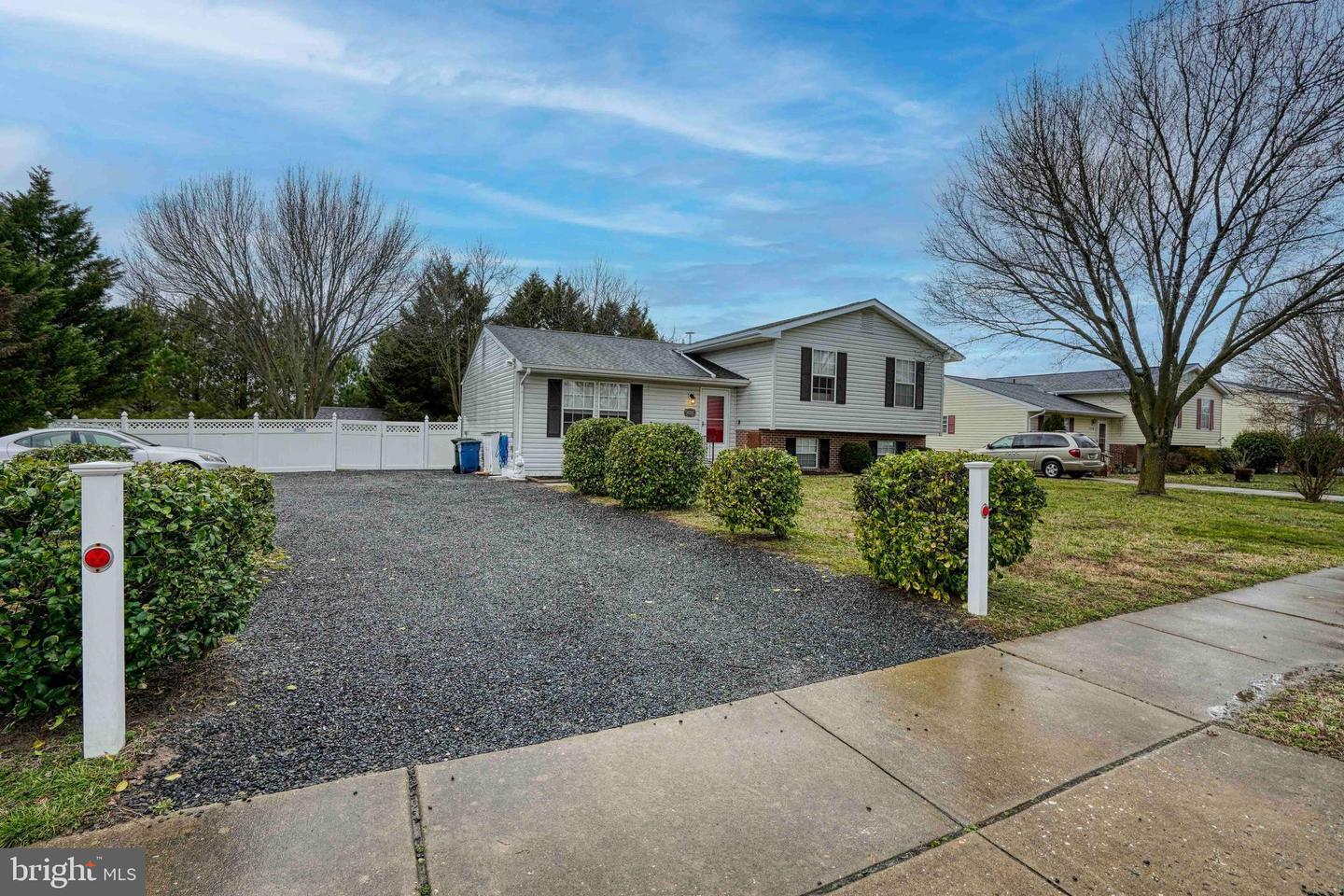 9285 Honeysuckle Dr