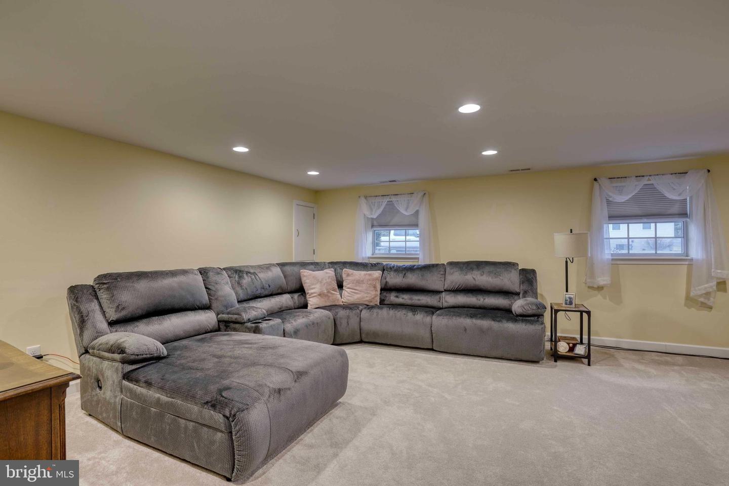 9285 Honeysuckle Dr