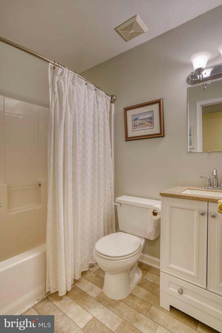 9285 Honeysuckle Dr