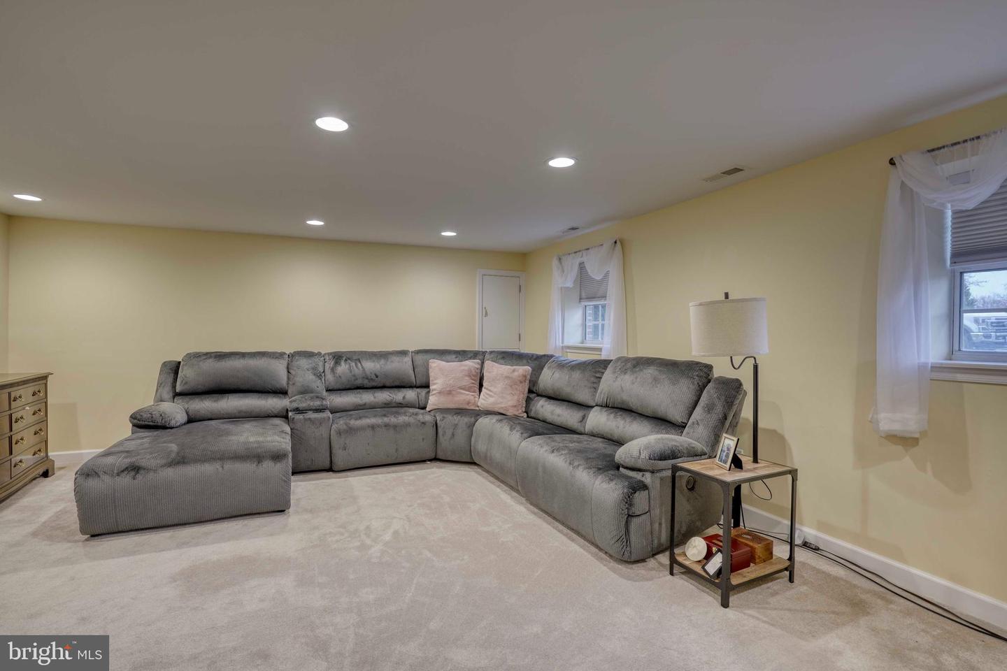 9285 Honeysuckle Dr