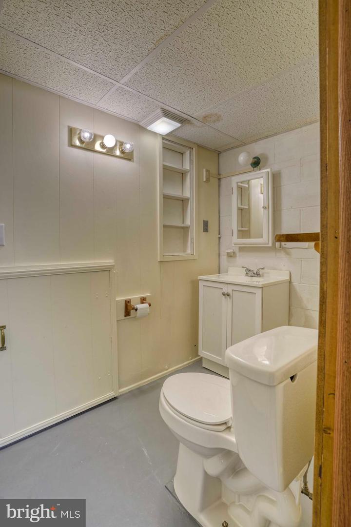 9285 Honeysuckle Dr